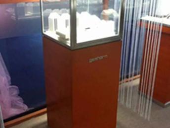 深圳密度板贴饰面烤漆亮光收藏博物馆展柜制作工厂 专业设计与上门安装服务