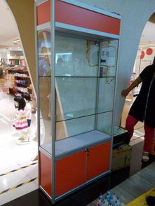 展览展柜的设计与上门安装 打造商场精品陈列空间
